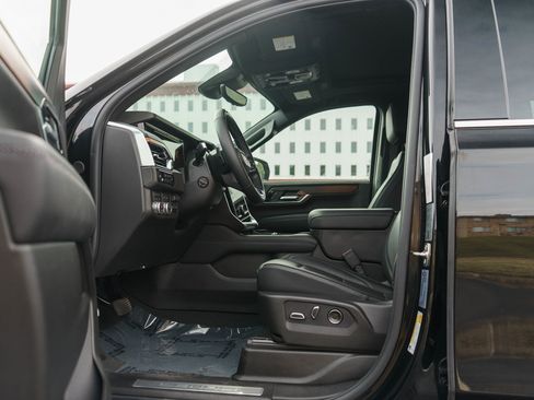 Used 2026 GMC Yukon Denali w/ Denali Reserve Package AWD/4WD image 10