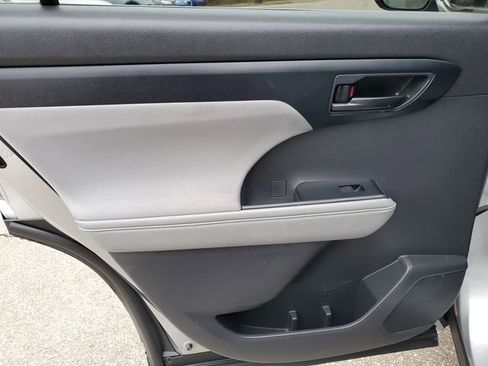 Used 2023 Toyota Highlander LE image 16