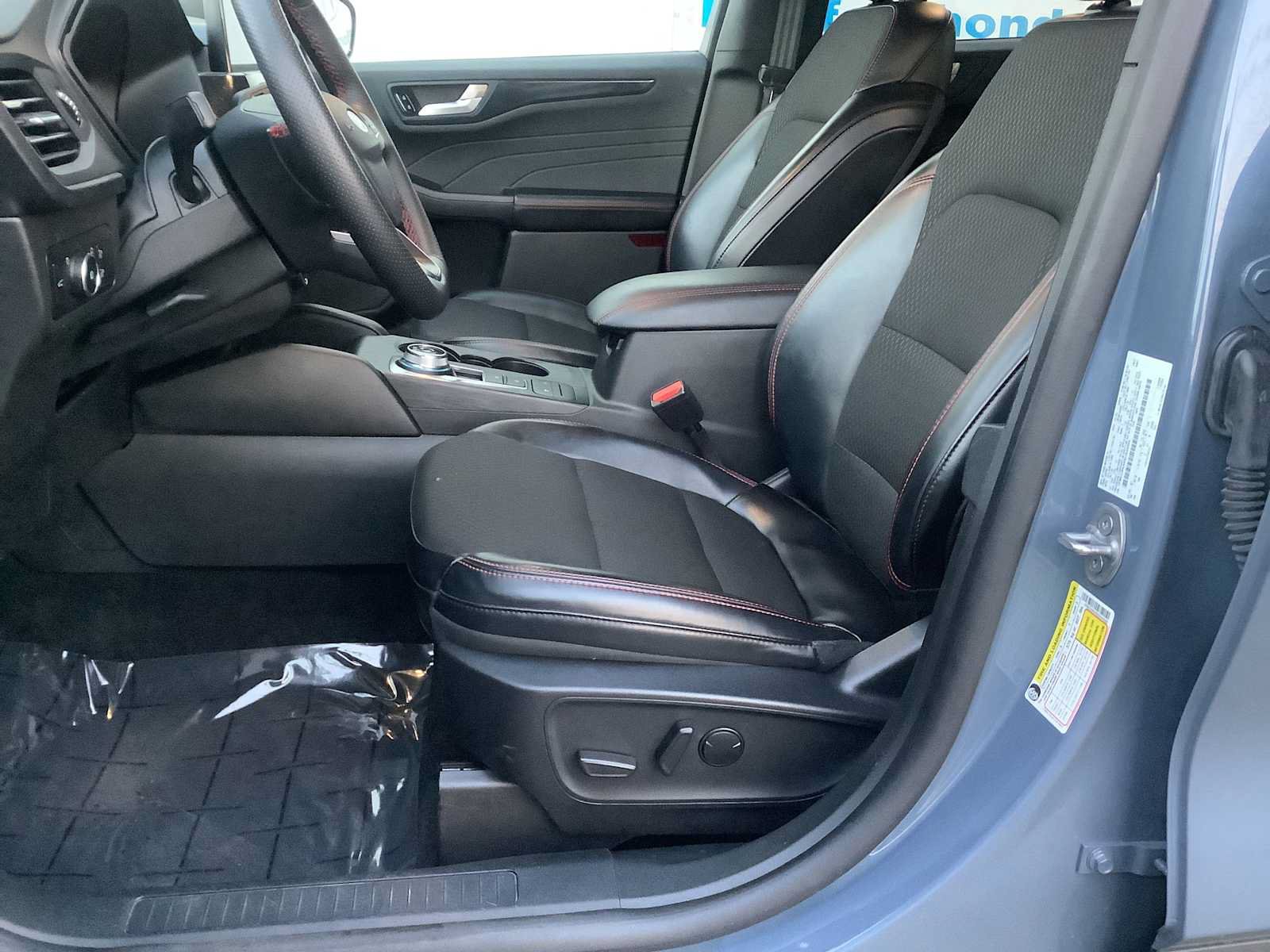 Used 2025 Ford Escape ST-Line Select AWD/4WD image 11