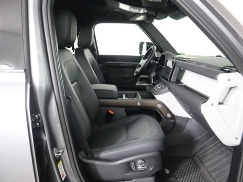 Used 2024 Land Rover Defender 130 S image 21