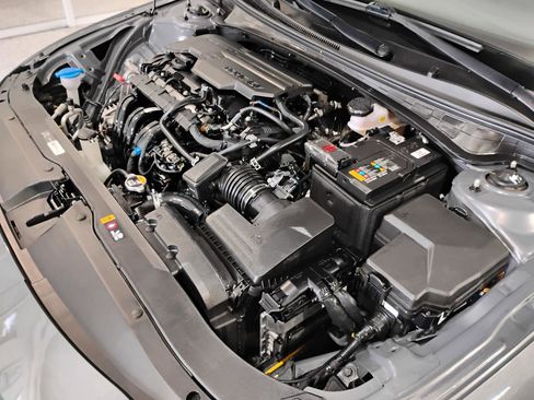 Used 2024 Hyundai Elantra SEL image 92