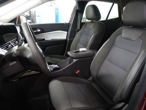 Used 2025 Chevrolet Trax LT FWD image 10