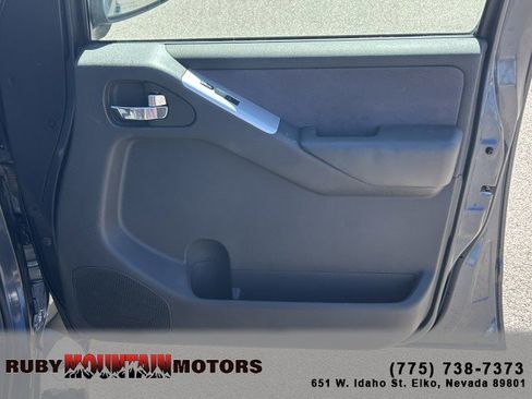 Used 2010 Nissan Pathfinder SE AWD/4WD image 28
