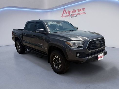 Used 2018 Toyota Tacoma TRD Off-Road w/ Technology Package AWD/4WD image 7