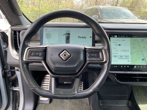 Used 2022 Rivian R1T Adventure image 10