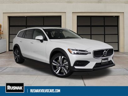 New 2026 Volvo V60 B5 Cross Country Plus w/ Climate Package