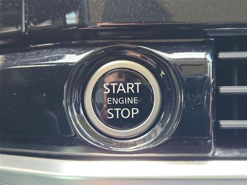 Used 2022 Nissan Pathfinder S FWD image 16