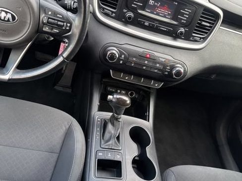 Used 2016 Kia Sorento AWD w/ LX Convenience Package image 28