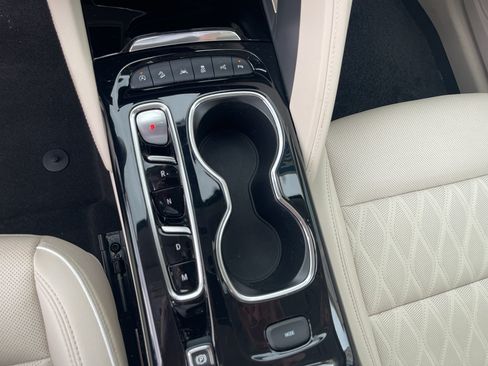 Used 2023 Buick Envision Avenir AWD/4WD image 32