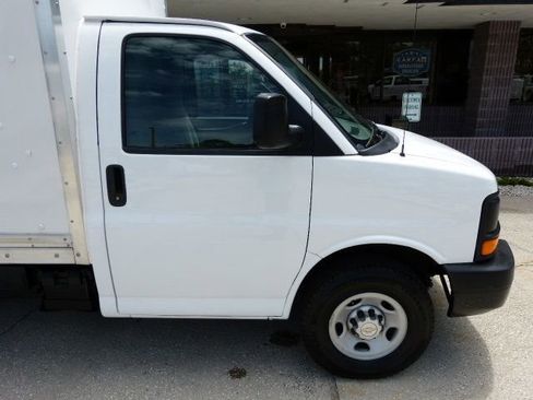 Used 2017 Chevrolet Express 3500 RWD image 9
