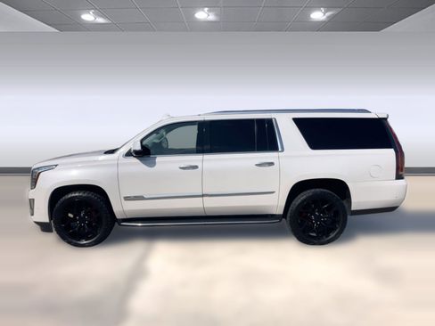 Used 2018 Cadillac Escalade ESV Luxury image 32