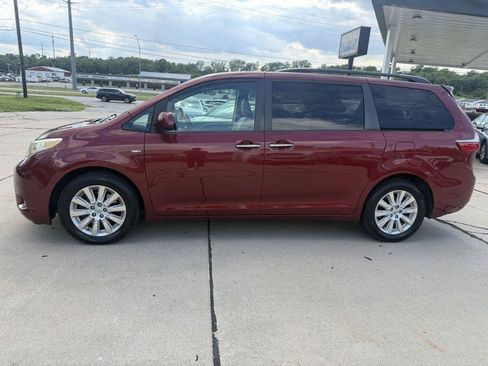 Used 2016 Toyota Sienna XLE w/ XLE Navigation Package AWD/4WD image 4