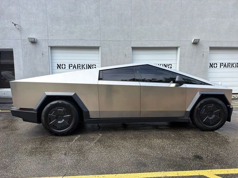 Used 2025 Tesla Cybertruck AWD Crew Cab image 8