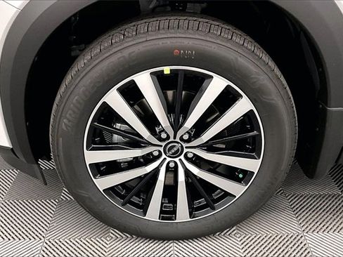 New 2025 Nissan Pathfinder Platinum image 11