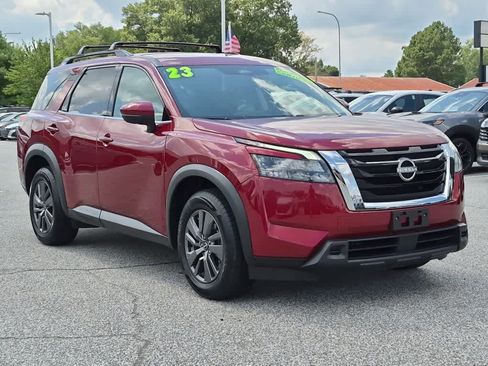 Used 2023 Nissan Pathfinder SV AWD/4WD image 2