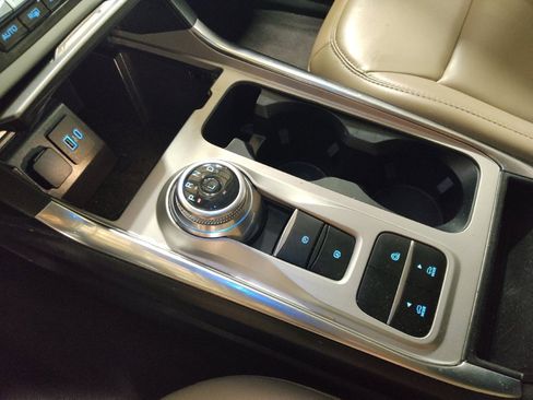 Used 2022 Ford Explorer XLT w/ Equipment Group 202A image 26