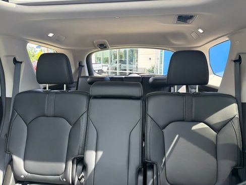 Used 2025 Honda Pilot Touring image 15