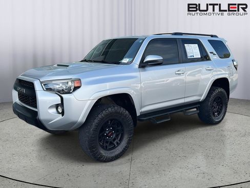 Used 2019 Toyota 4Runner TRD Off-Road image 2
