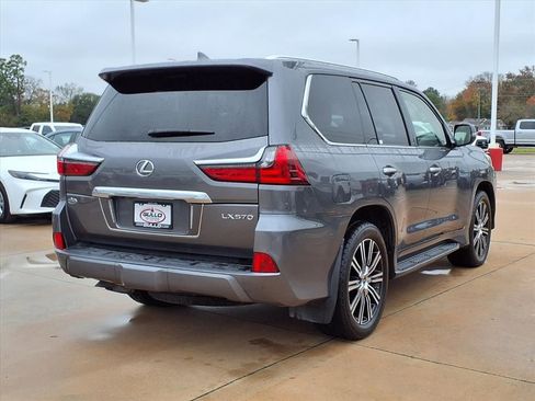 Used 2020 Lexus LX 570 4WD w/ 3rd Row & Luxury Pkg image 6