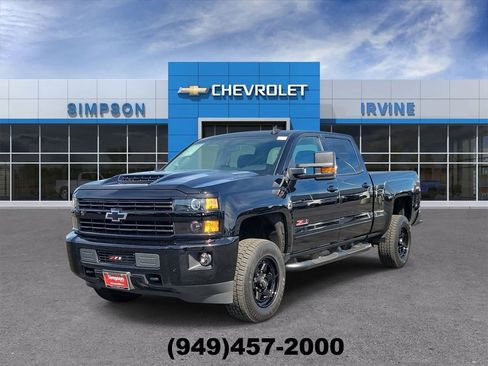 Used 2019 Chevrolet Silverado 2500 LT w/ Midnight Edition image 4