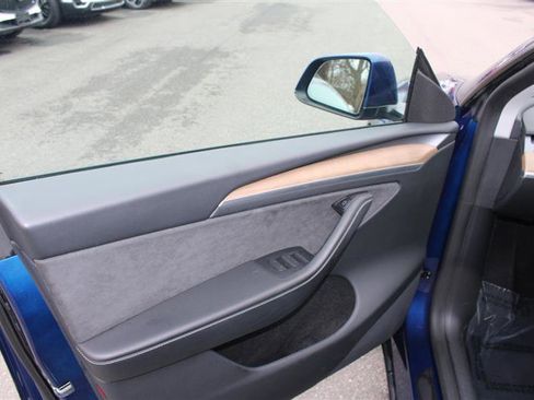 Used 2024 Tesla Model Y Long Range image 11