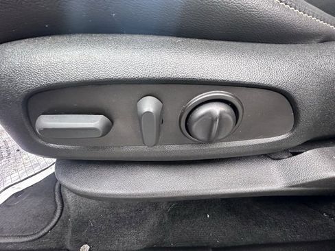 Used 2023 Chevrolet Traverse LT image 11