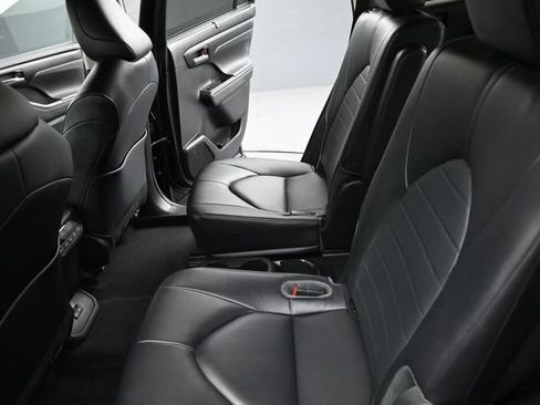 Used 2023 Toyota Highlander XLE AWD/4WD image 15