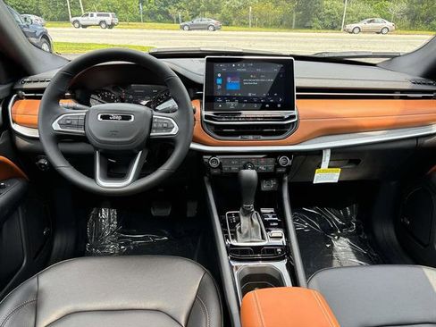 Certified 2024 Jeep Compass Limited w/ Sun and Sound Group image 7