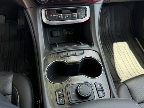 Used 2023 GMC Acadia SLT w/ Elevation Edition FWD image 20
