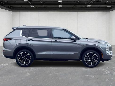 Used 2024 Mitsubishi Outlander SE AWD/4WD image 4