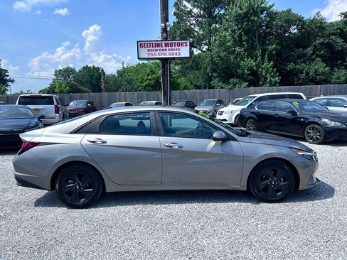 Used 2023 Hyundai Elantra SEL image 3