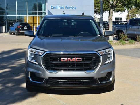 Used 2024 GMC Terrain SLE image 2