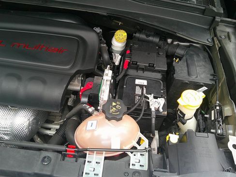 Used 2016 Jeep Renegade Limited w/ Safety & Security Group image 47