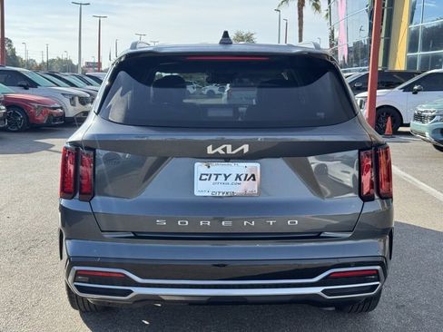 Certified 2022 Kia Sorento EX image 4