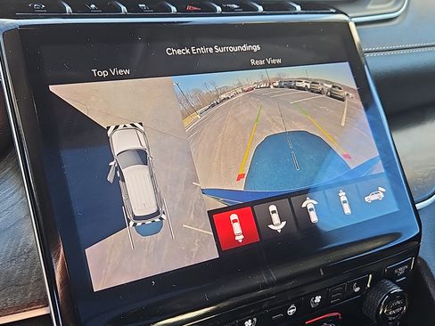 Used 2023 Jeep Grand Cherokee Limited w/ Luxury Tech Group II image 10