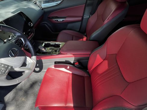 Used 2025 Lexus NX 250 FWD w/ Towing Package (2000 Lbs) image 15