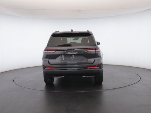 New 2025 Jeep Grand Cherokee Altitude image 26