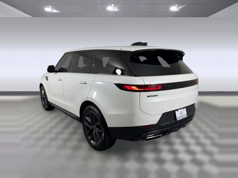 Used 2024 Land Rover Range Rover Sport SE AWD/4WD image 3