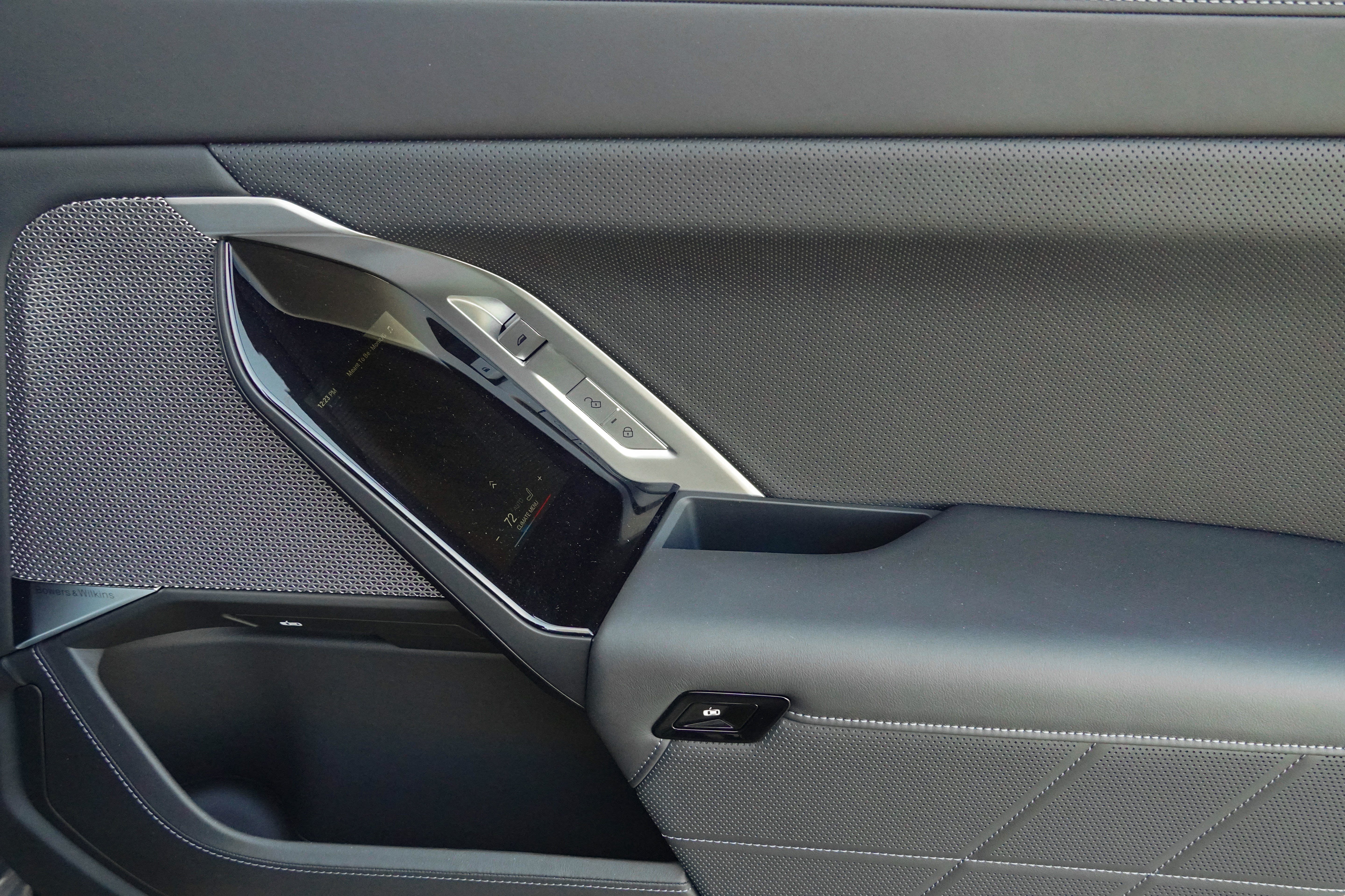 Certified 2024 BMW 740i RWD image 31
