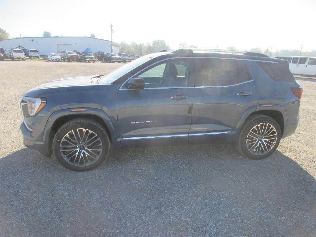 New 2027 GMC Terrain Denali w/ LPO, Black Badging Package AWD/4WD image 7