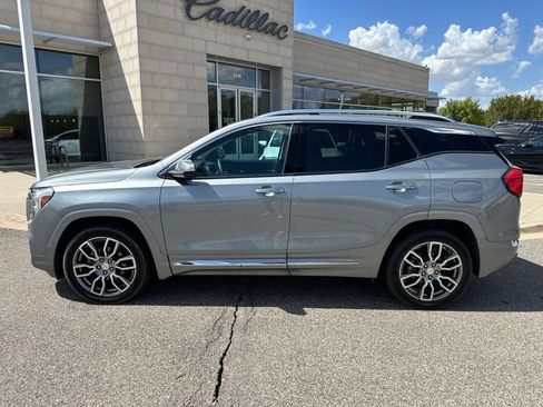 Used 2024 GMC Terrain Denali w/ Denali Premium Package AWD/4WD image 5