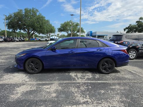 Used 2021 Hyundai Elantra SEL w/ Convenience Package FWD image 6