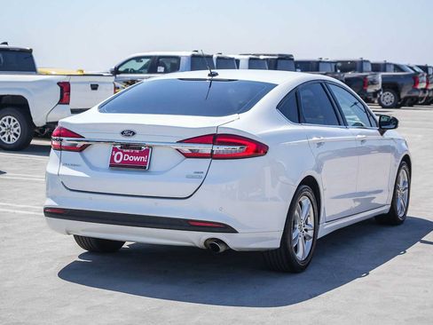 Used 2018 Ford Fusion SE w/ Fusion SE Technology Package FWD image 6