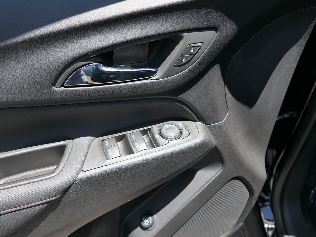 Used 2023 Chevrolet Equinox RS w/ RS Leather Package FWD image 13