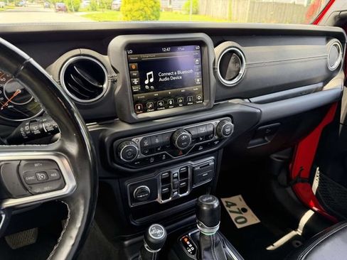 Used 2022 Jeep Wrangler Unlimited Sahara w/ LED Lighting Group AWD/4WD image 24