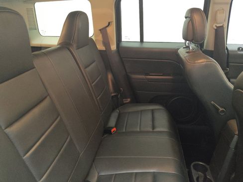 Used 2017 Jeep Patriot High Altitude FWD image 19