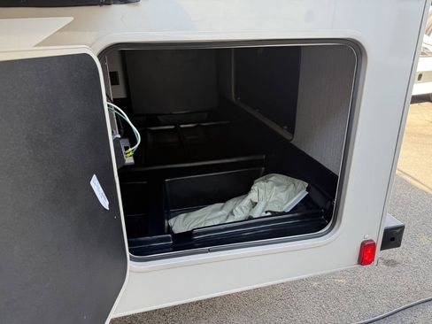 Used 2022 Ford E-450 and Econoline 450 Super Duty w/ Motorhome Prep Package image 22