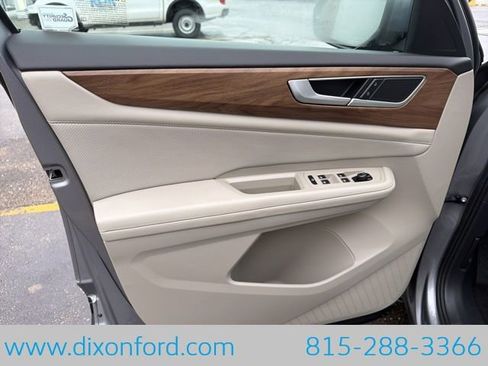 Used 2024 Volkswagen Atlas SE image 23