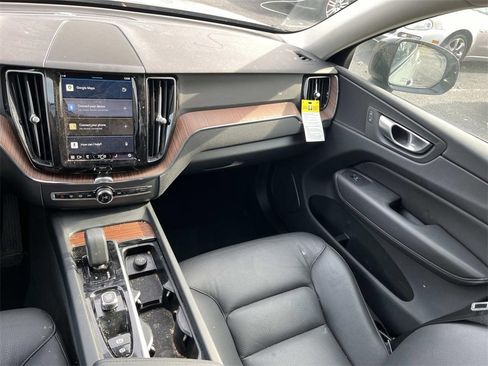 Used 2024 Volvo XC60 B5 Plus image 15