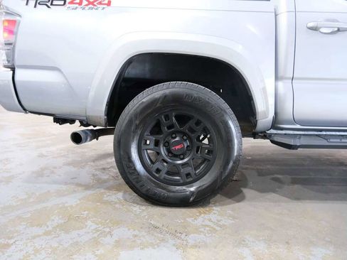 Used 2020 Toyota Tacoma TRD Sport image 11